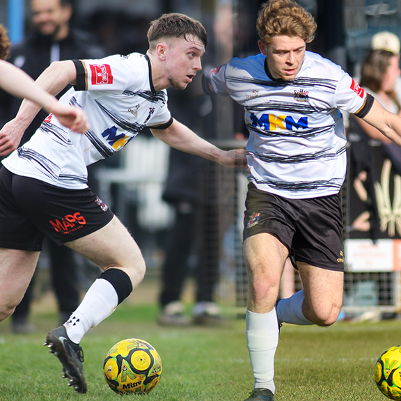 Owen and Zak sign on 
